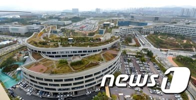 세종지역 고용률이 1년 전보다 소폭 하락한 것으로 나타났다.(정부세종청사 주변 모습)ⓒ 뉴스1