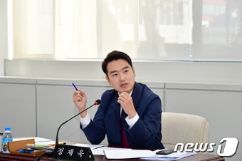 진주시의회 정재욱 의원이 19일 임시회 본회의에서 '창업지원 정책 수립'을 제안했다. ⓒ 뉴스1
