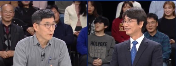 정의당 창당에 힘을 보태는 등 한 때 정치적 동지였던 진중권 전 동양대 교수와 유시민 노무현재단 이사장. ⓒ 뉴스1