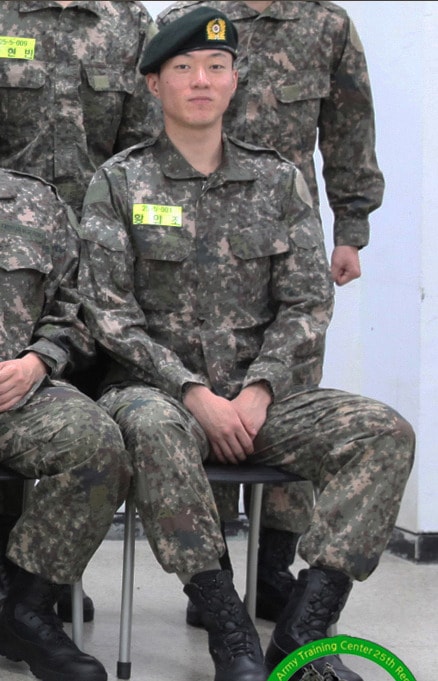 유니폼을 벗고 군복을 입은 황의조의 모습이 공개됐다. (육군훈련소 홈페이지) ⓒ 뉴스1