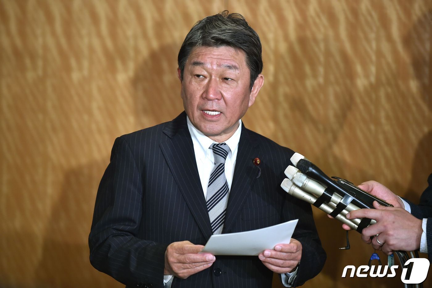 모테기 도시미쓰 일본 외무상이 지난달 3월20일 외무성 전화 기자회견에서 발언하고 있다. ⓒ AFP=뉴스1