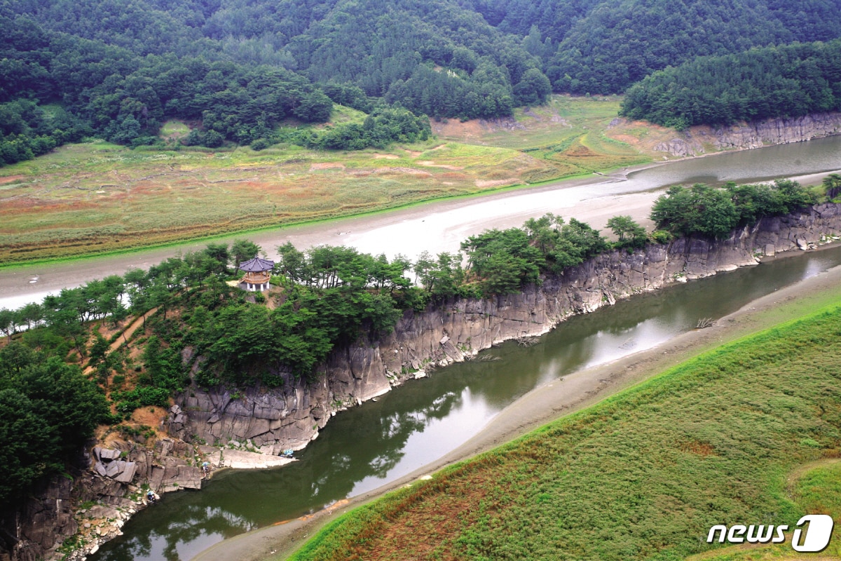 충북 옥천군 군북면 추소리에 위치한 부소담악 (옥천군 제공)ⓒ 뉴스1