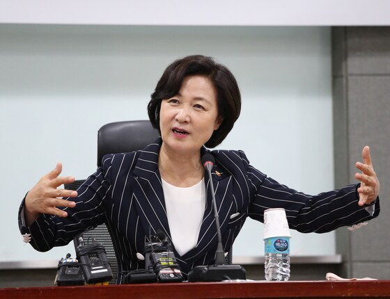 추미애 법무부 장관이 지난 6월 25일 오후 서울 여의도 국회 의원회관에서 열린 초선의원 혁신포럼 '슬기로운 의원생활'에서 윤석열 검찰총장이 자신의 지시를 잘라먹었다며 비판하고 있다. 2020.6.25/뉴스1 ⓒ News1 신웅수 기자