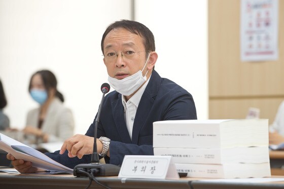 염한웅 국가과학기술자문회의 부의장이 26일 오후 서울 종로구 KT광화문빌딩 국가과학기술자문회의 대회의실에서 열린 '제11회 국가과학기술자문회의 심의회의'를 주재하고 있다. (과학기술정보통신부 제공) 2020.6.26/뉴스1