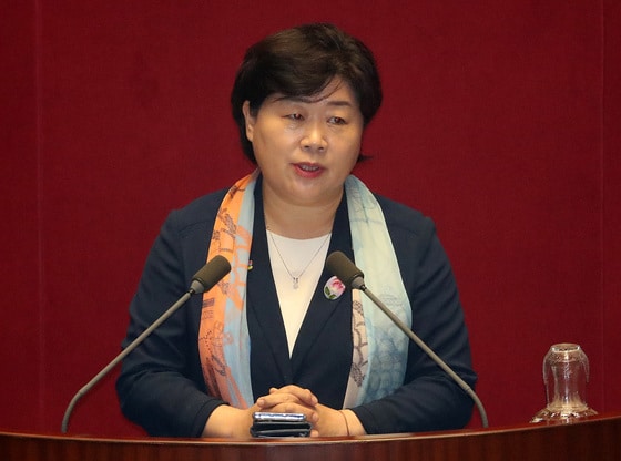 국회 행안위원장에 선출된 서영교 더불어민주당 의원이 지난달 29일 제379회국회(임시회) 제6차 본회의에서 당선 인사말을 하고 있다. ⓒ News1 