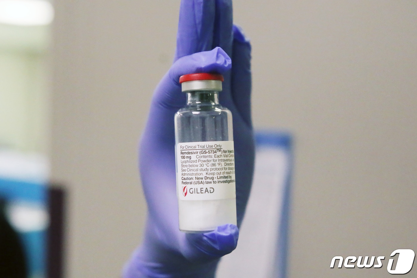 FDA, 렘데시비르 코로나 치료제 공식 승인…주가 급등(상보) - 뉴스1