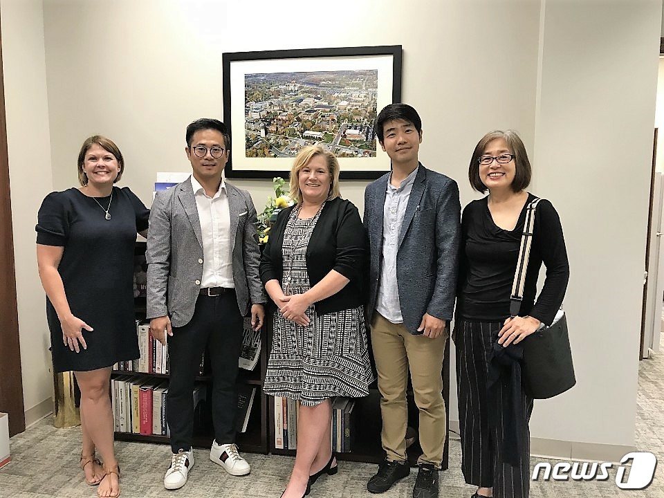 지난해 8월 이스턴미시간대를 방문한 임진섭 교수(왼쪽 두번째)와 박명배 교수(오른쪽 두번째) (배재대 제공) ⓒ 뉴스1