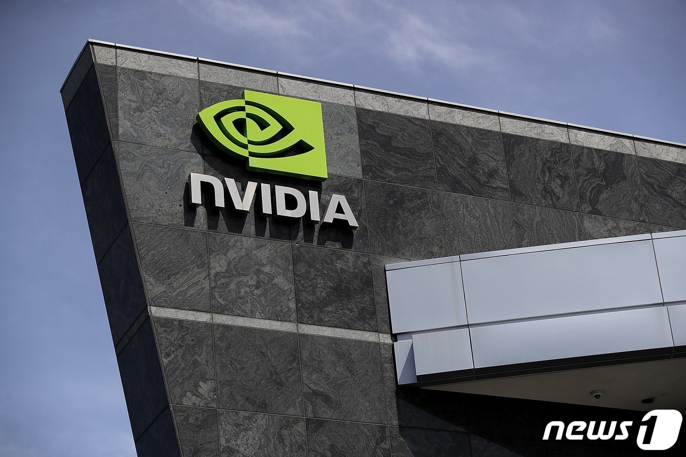 엔비디아, 소프트뱅크 암(ARM) 인수에 관심