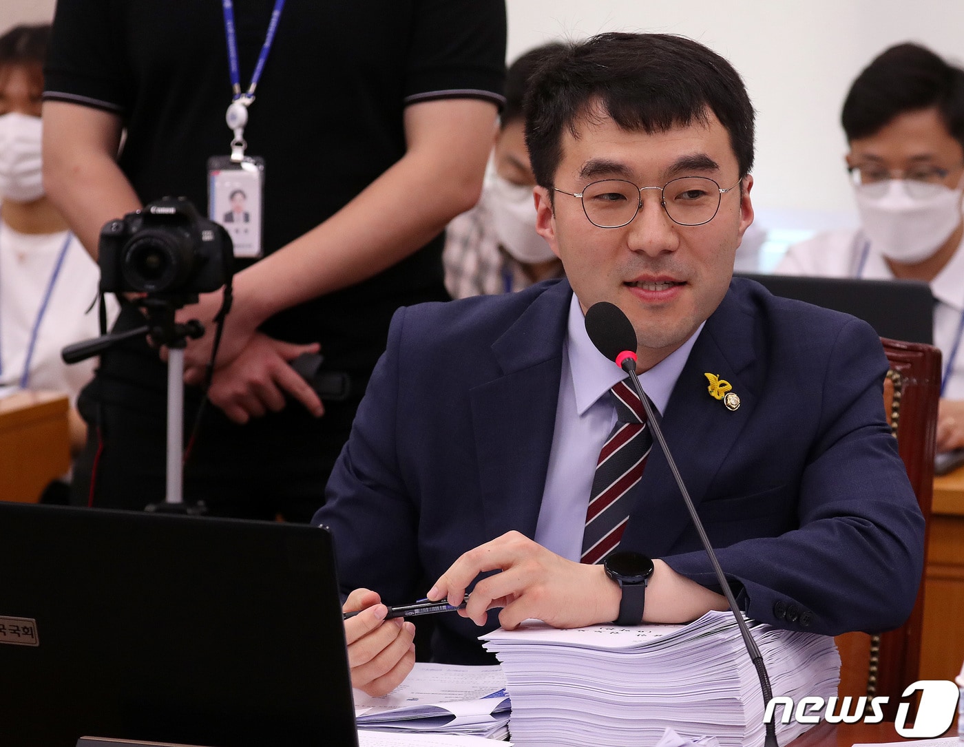 김남국 더불어민주당 의원이 27일 오후 서울 여의도 국회에서 열린 법제사법위원회 전체회의에서 의사진행발언을 하고 있다. 2020.7.27/뉴스1 ⓒ News1 박세연 기자