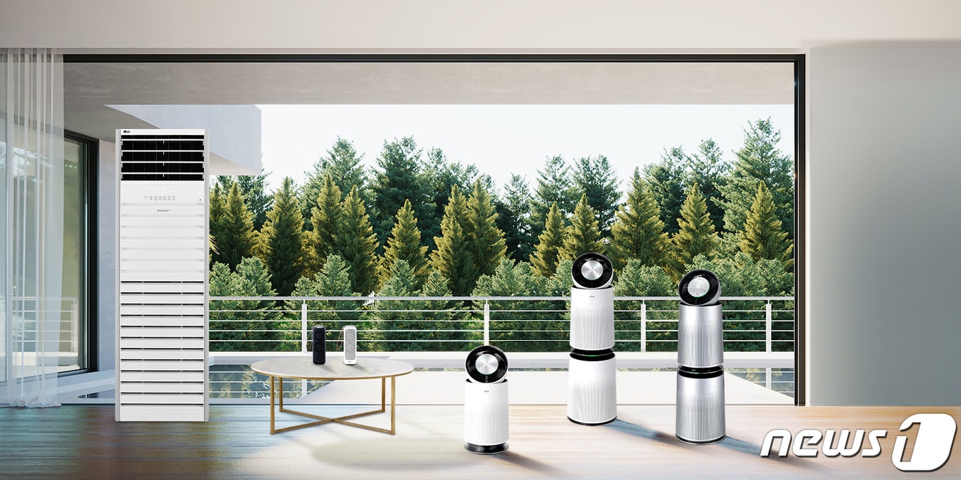왼쪽부터 상업용 퓨리케어 대형 공기청정기, 휴대용 퓨리케어 미니 공기청정기, 가정용 퓨리케어 360° 공기청정기(LG전자 제공)2020.07.03/뉴스1 ⓒ 뉴스1