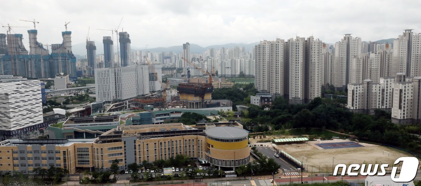  세종시 밀마루전망대에서 바라본 세종시 아파트 전경. 2020.7.31/뉴스1 ⓒ News1 장수영 기자