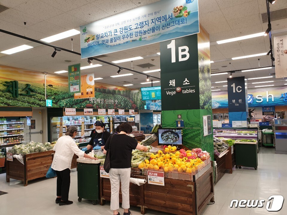 강원도와 농협 강원지역본부는 내달 5일까지 전국의 이마트 매장에서 ‘강원도 우수농산물 기획·특판전’을 연다.(농협 강원지역본부 제공)ⓒ 뉴스1