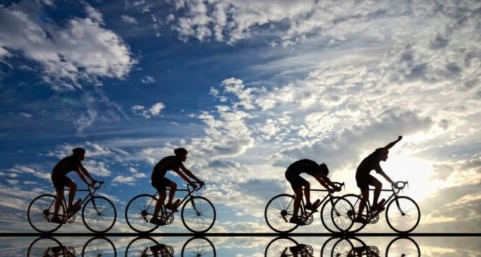 경인 아라뱃길에서 자전거를 타는 사람들의 모습. 한국관광공사 제공