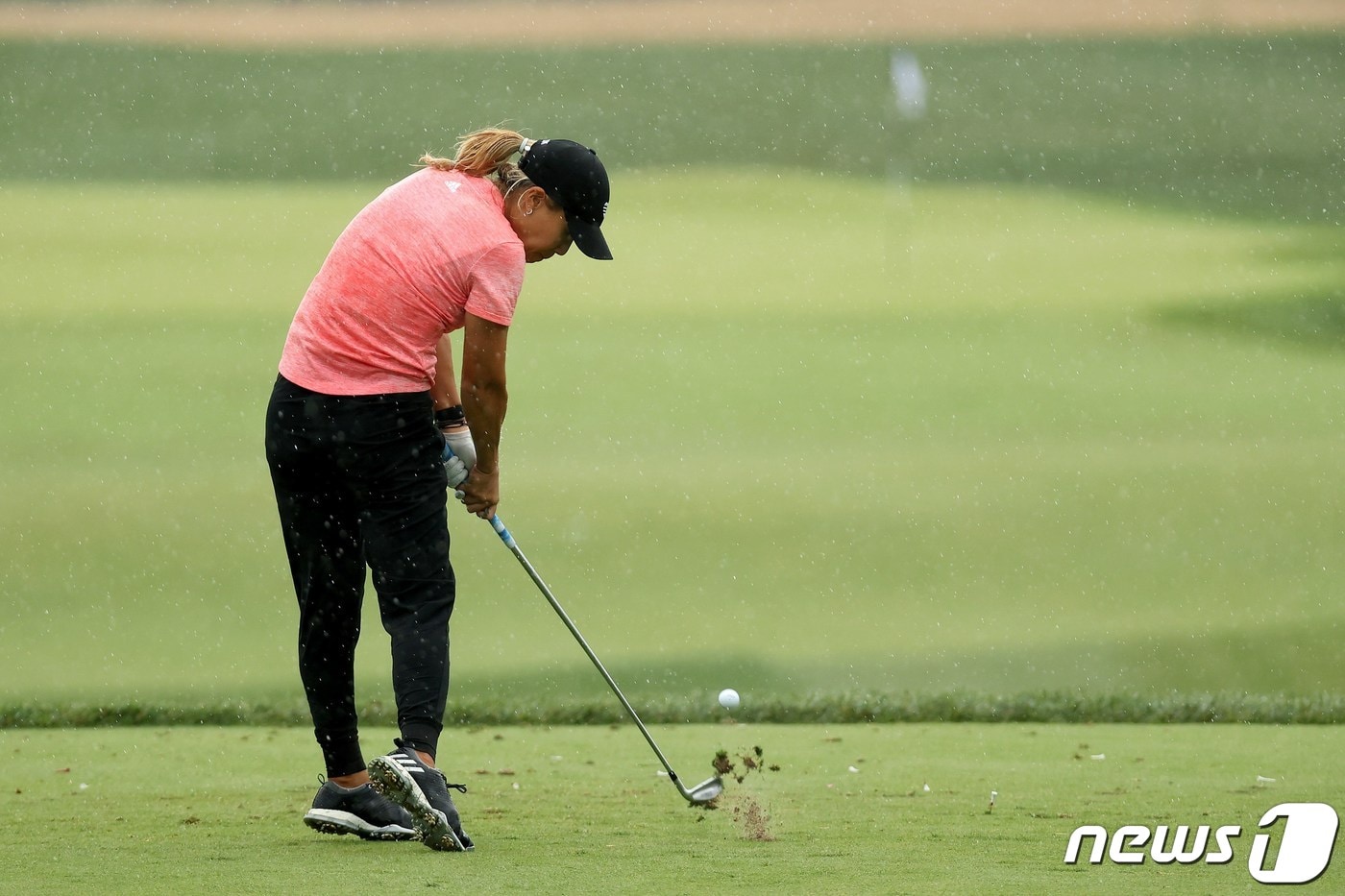 재미교포 다니엘 강이 2일(한국시간) LPGA투어 드라이브온 챔피언십 2라운드에서 샷을 날리고 있다. ⓒ AFP=뉴스1