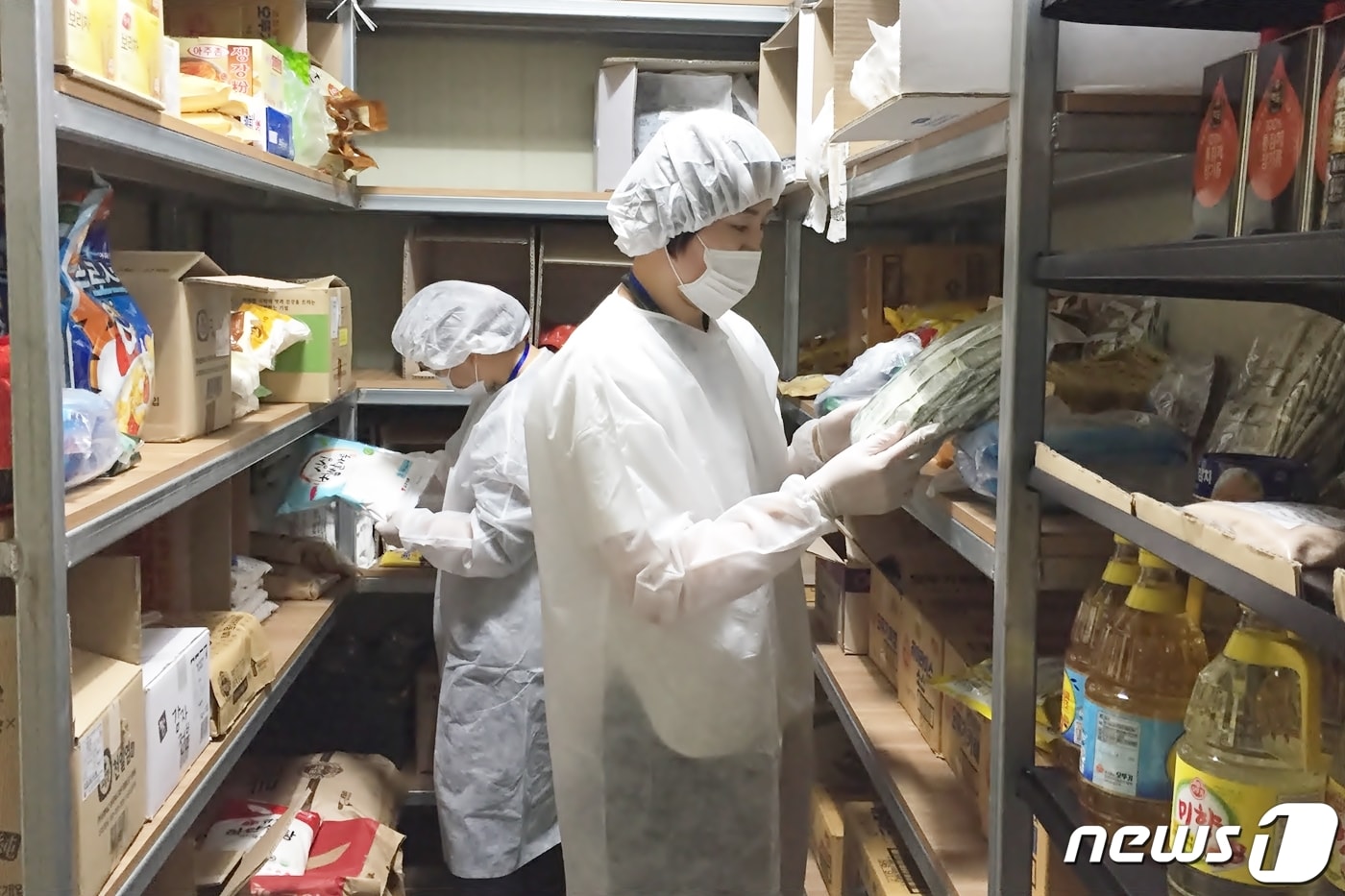 경남도가 추석을 앞두고 도민들이 안심하고 식품을 구매할 수 있도록 오는 14일부터 22일까지 추석 성수식품의 안전한 유통·소비를 위한 점검 활동에 나선다. 자료 사진. ⓒ 뉴스1