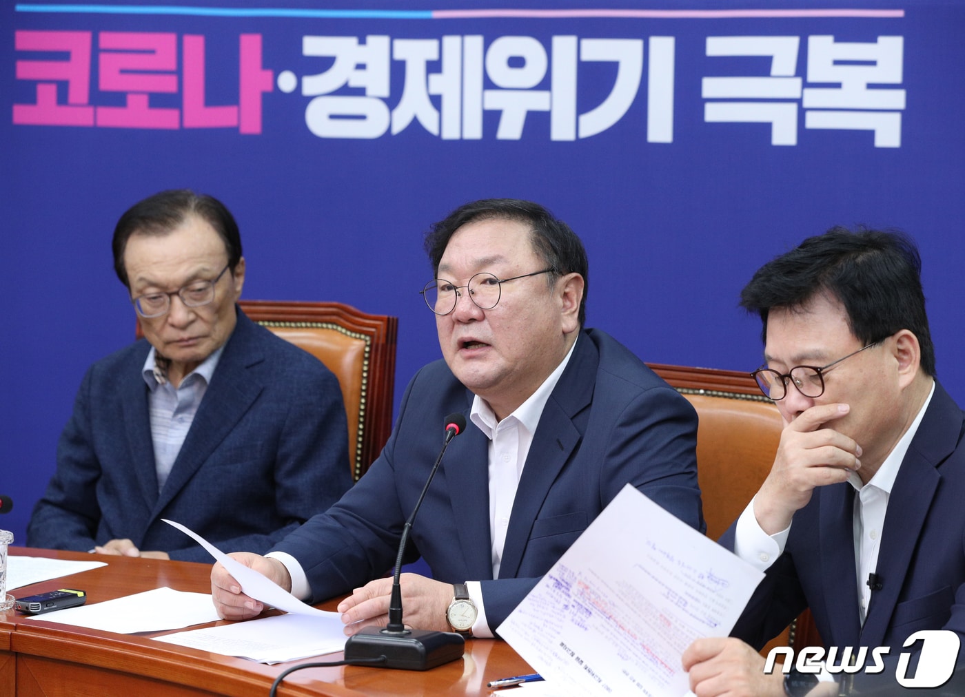 김태년 더불어민주당 원내대표가 7일 오전 서울 여의도 국회에서 열린 최고위원회의에서 발언하고 있다. 2020.8.7/뉴스1 ⓒ News1 신웅수 기자