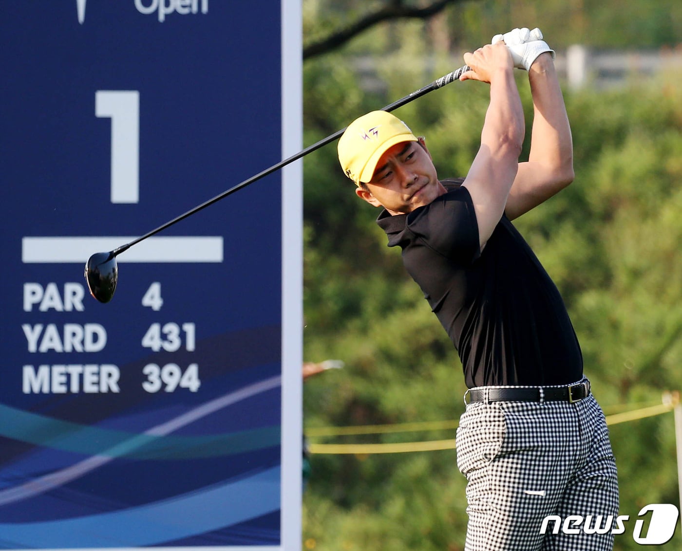 전재한이 10일 인천 청라 베어즈베스트청라GC에서 열린 '제36회 신한동해오픈' 1라운드 1번 홀에서 드라이버 티샷을 하고 있다. (신한금융그룹 제공) 2020.9.10/뉴스1