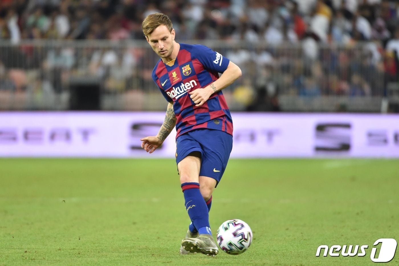 바르셀로나를 떠나 세비야로 이적하는 이반 라키티치. ⓒ AFP=뉴스1