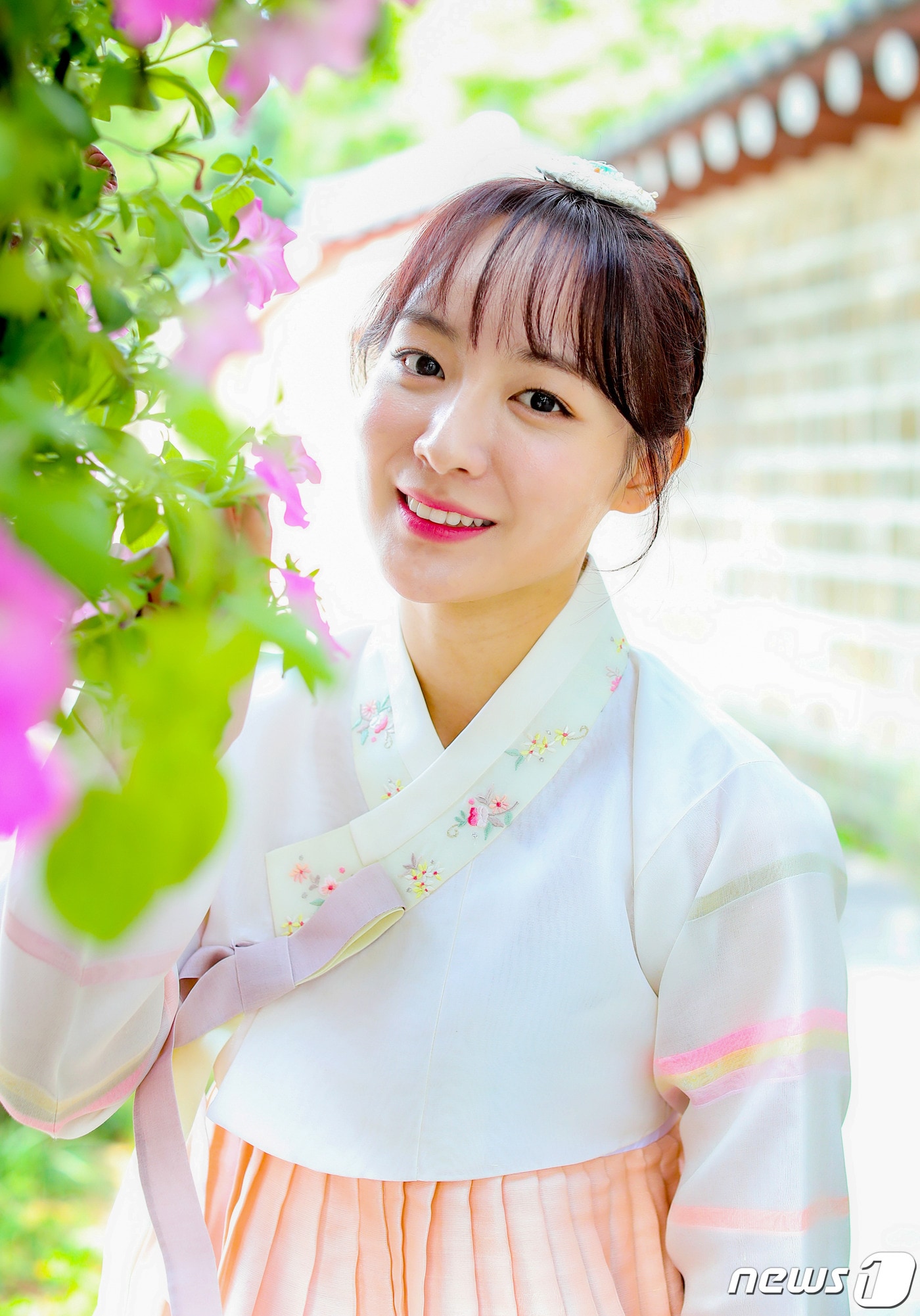 KBS2 일일드라마 '비밀의 남자'에 출연하는 탤런트 채빈이 23일 오후 서울 종로구 경복궁 인근 카페에서 뉴스1과의 인터뷰를 앞두고 포즈를 취하고 있다. 2020.9.23/뉴스1 ⓒ News1 김진환 기자