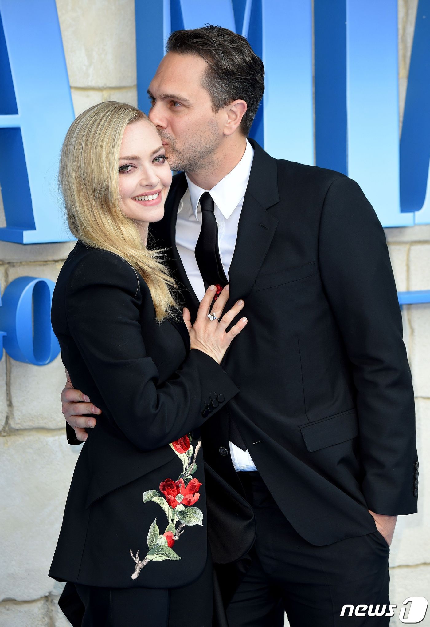 아만다 사이프리드와 토마스 사도스키 ⓒ AFP=뉴스1