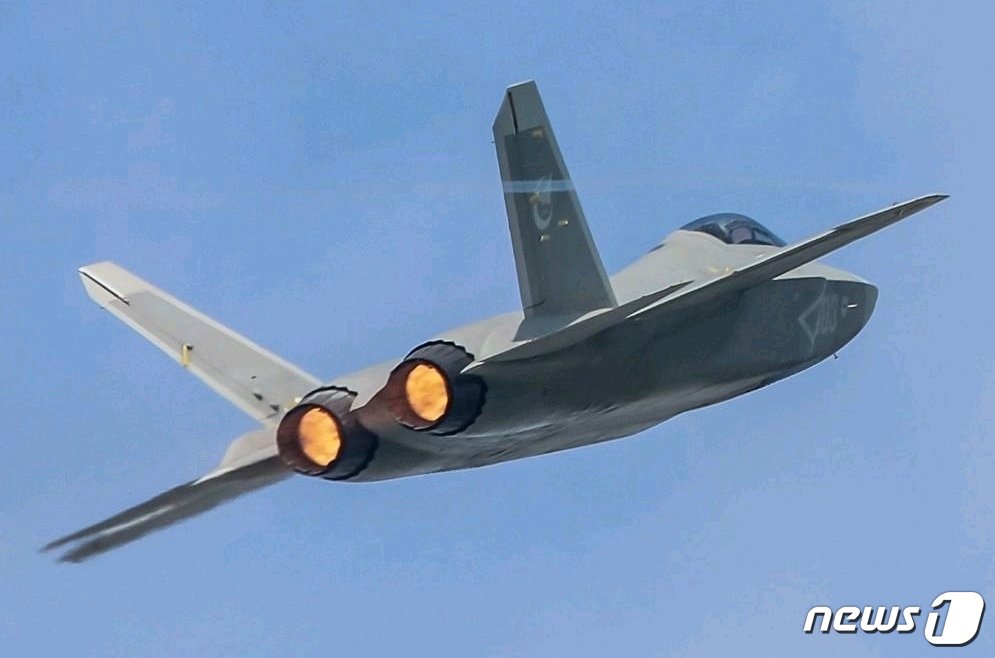 중국이 개발 중인 차세대 스텔스전투기 FC-31의 최신 시제기 추정 사진 (출처=웨이보) ⓒ 뉴스1