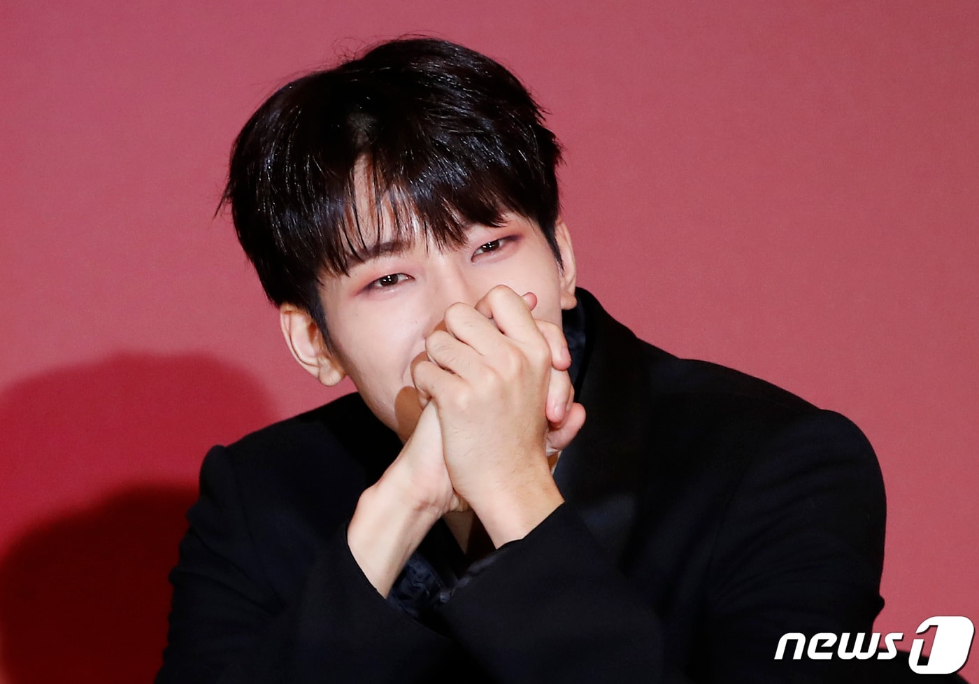 그룹 세븐틴(Seventeen) 원우가 22일 서울 영등포구 콘래드호텔에서 열린 미니 9집 '아타카(Attacca)‘ 발매기념 글로벌 기자간담회에 참석해 미소를 짓고 있다. 2021.10.22/뉴스1 ⓒ News1 권현진 기자