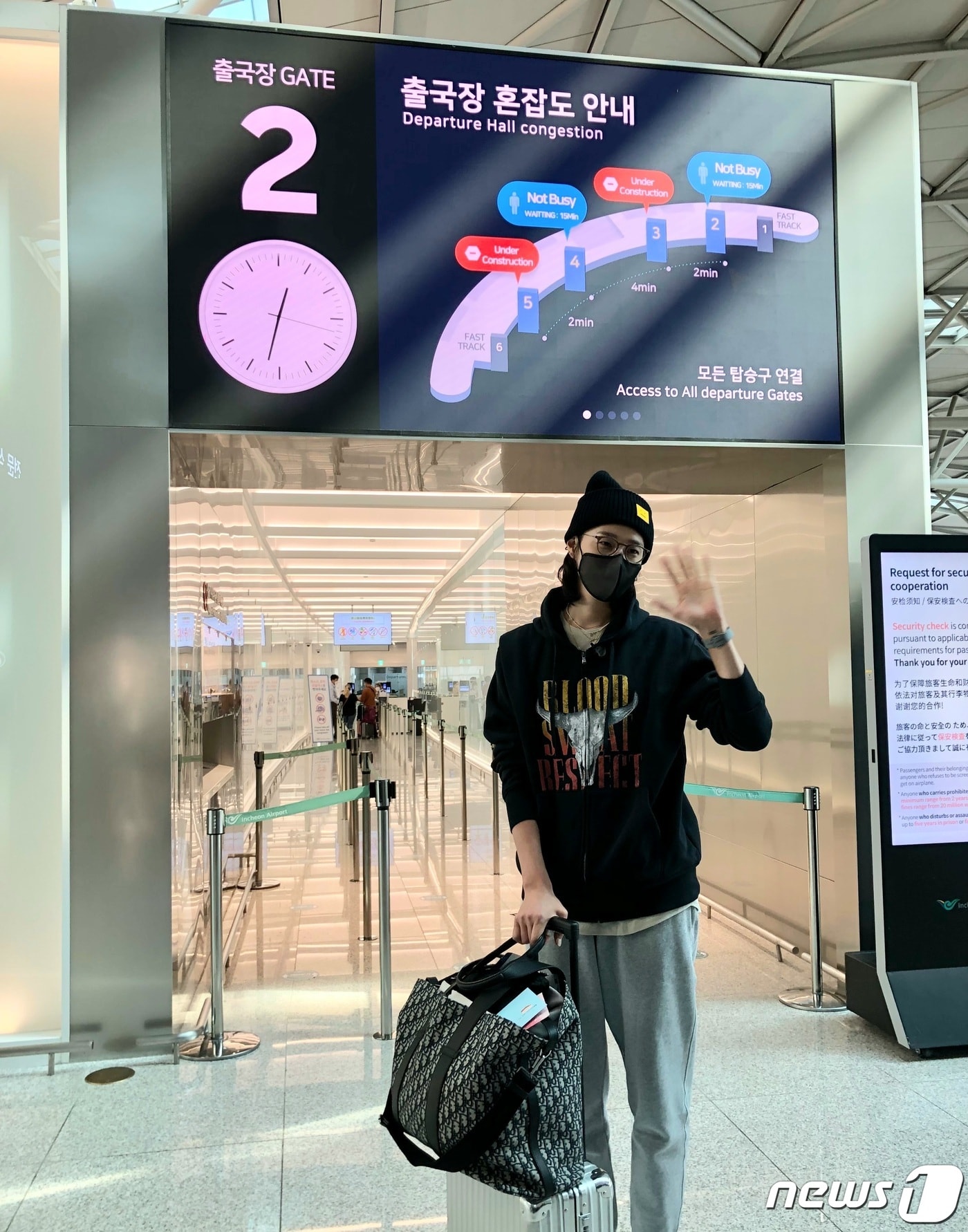 중국 상하이로 출국한 여제 김연경. (라이언앳 제공) ⓒ 뉴스1