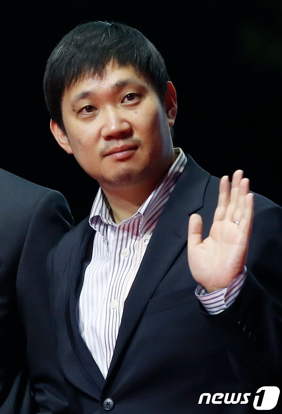 하마구치 류스케 감독이 6일 오후 부산광역시 우동 영화의 전당에서 열린 '제26회 부산국제영화제(BIFF)' 개막식 레드카펫 행사에 참석해 포즈를 취하고 있다. 2021.10.6/뉴스1 ⓒ News1 권현진 기자