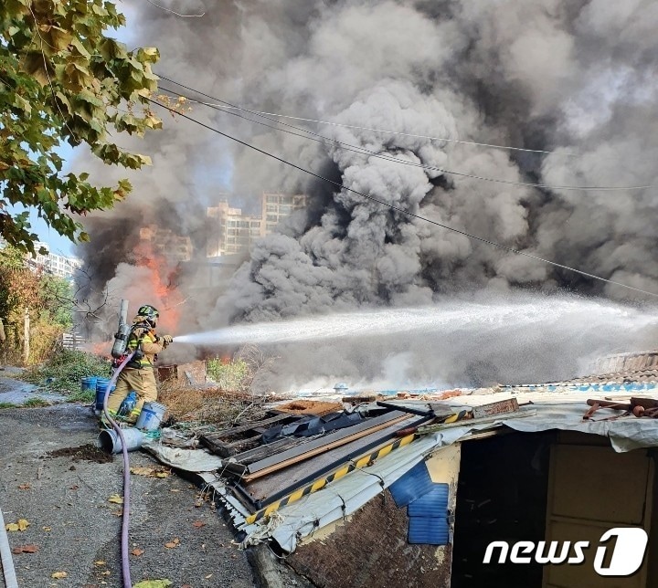 화재현장.(부산소방재난본부 제공) ⓒ 뉴스1