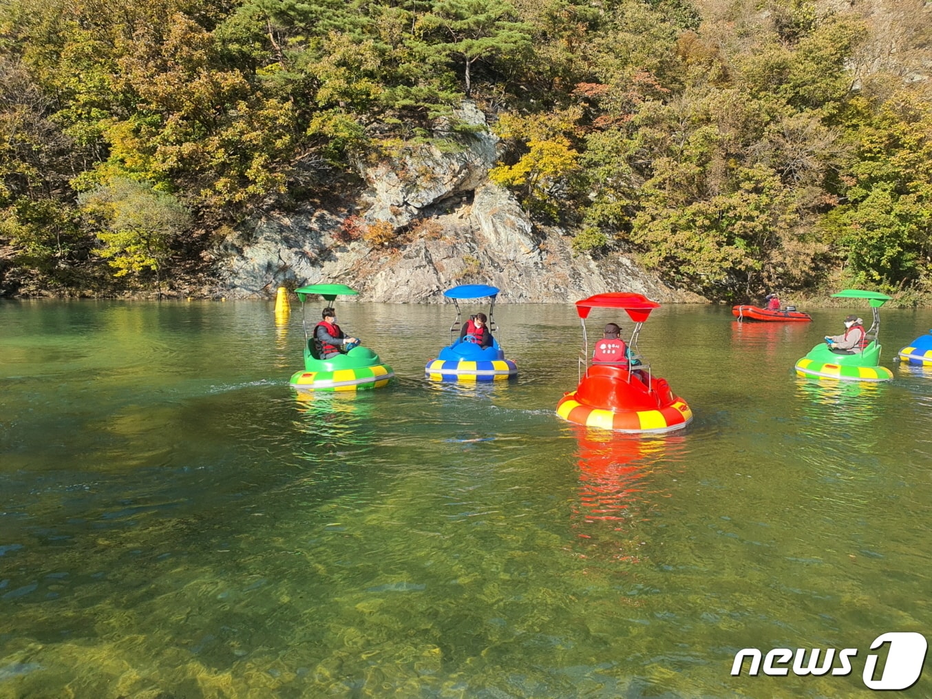 강원 원주 간현관광지 소금산 그랜드밸리 내 범퍼보트장. (원주시 제공.) 2021.11.10/뉴스1