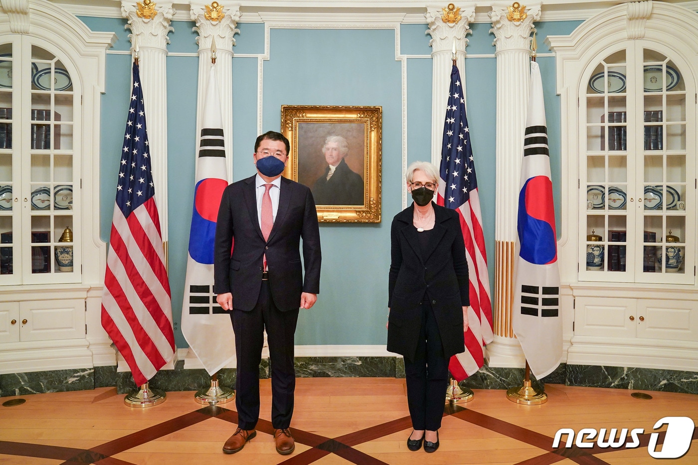 최종건 외교부 제1차관(왼쪽)과 웬디 셔먼 미국 국무부 부장관. (외교부 제공) ⓒ 뉴스1