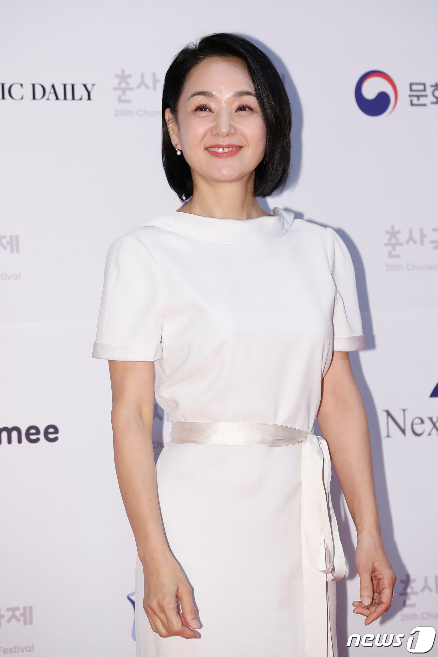 배우 배종옥이 19일 오후 서울 강남구 CGV 청담씨네시티에서 열린 ‘제26회 춘사국제영화제’ 레드카펫 행사에 참석해 포즈를 취하고 있다. 2021.11.19./뉴스1 ⓒ News1 권현진 기자