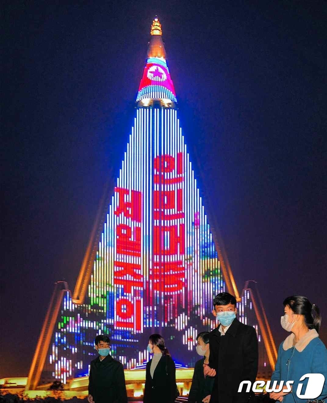 (평양 노동신문=뉴스1) = 북한 조선노동당 기관지 노동신문은 지난 2일자에서 "인민을 높이 떠받드는 사회주의 조국의 고마움을 가슴 깊이 간직하자"고 독려했다. [국내에서만 사용가능. 재배포 금지. DB 금지. For Use Only in the Republic of Korea. Redistribution Prohibited] rodongphoto@news1.kr