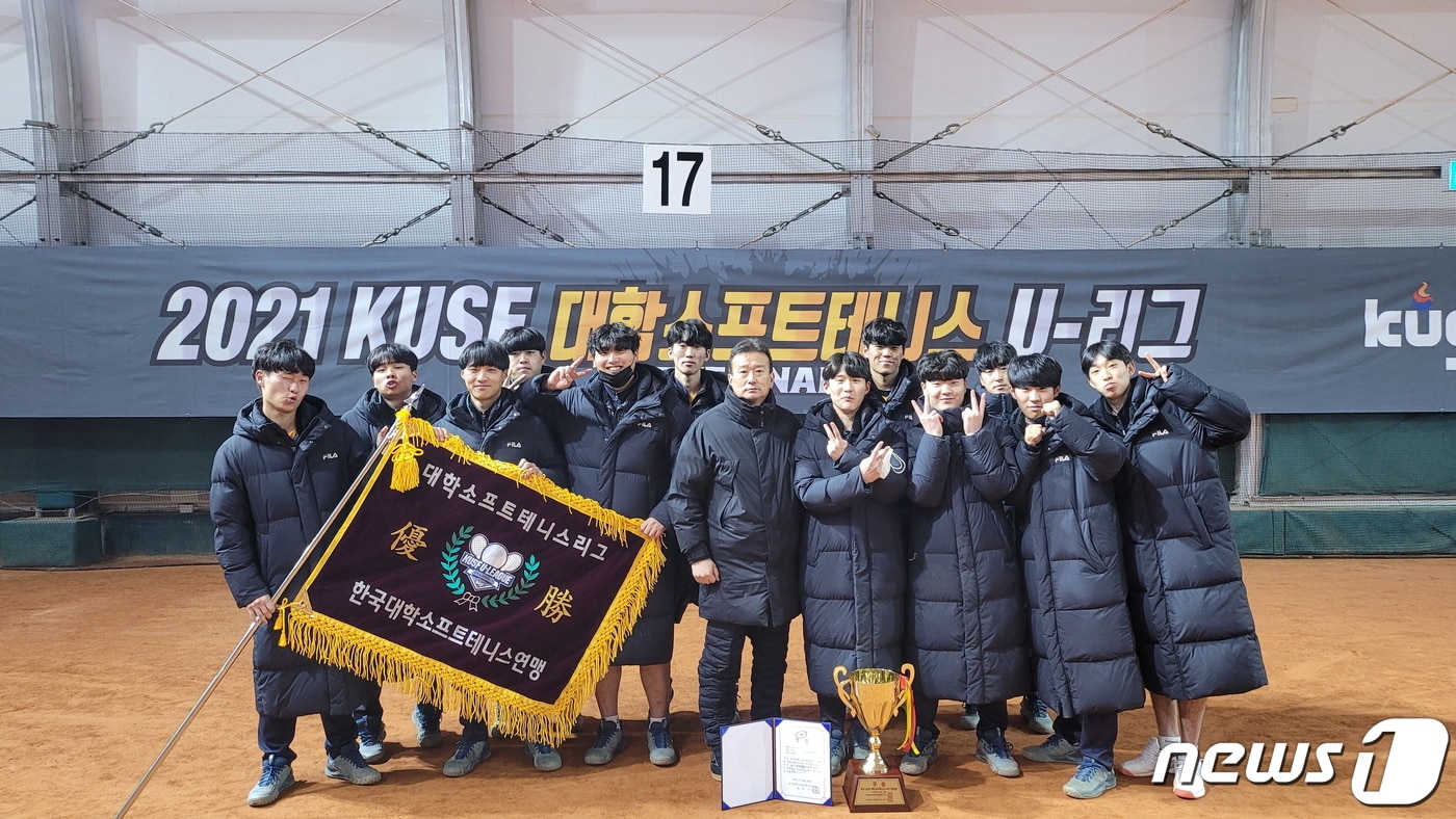 2021년도 KUSF 대학 소프트테니스 U-리그 왕자 결정전에서 우승을 차지한 대전대 소프트테니스팀 (대전대 제공) ⓒ 뉴스1