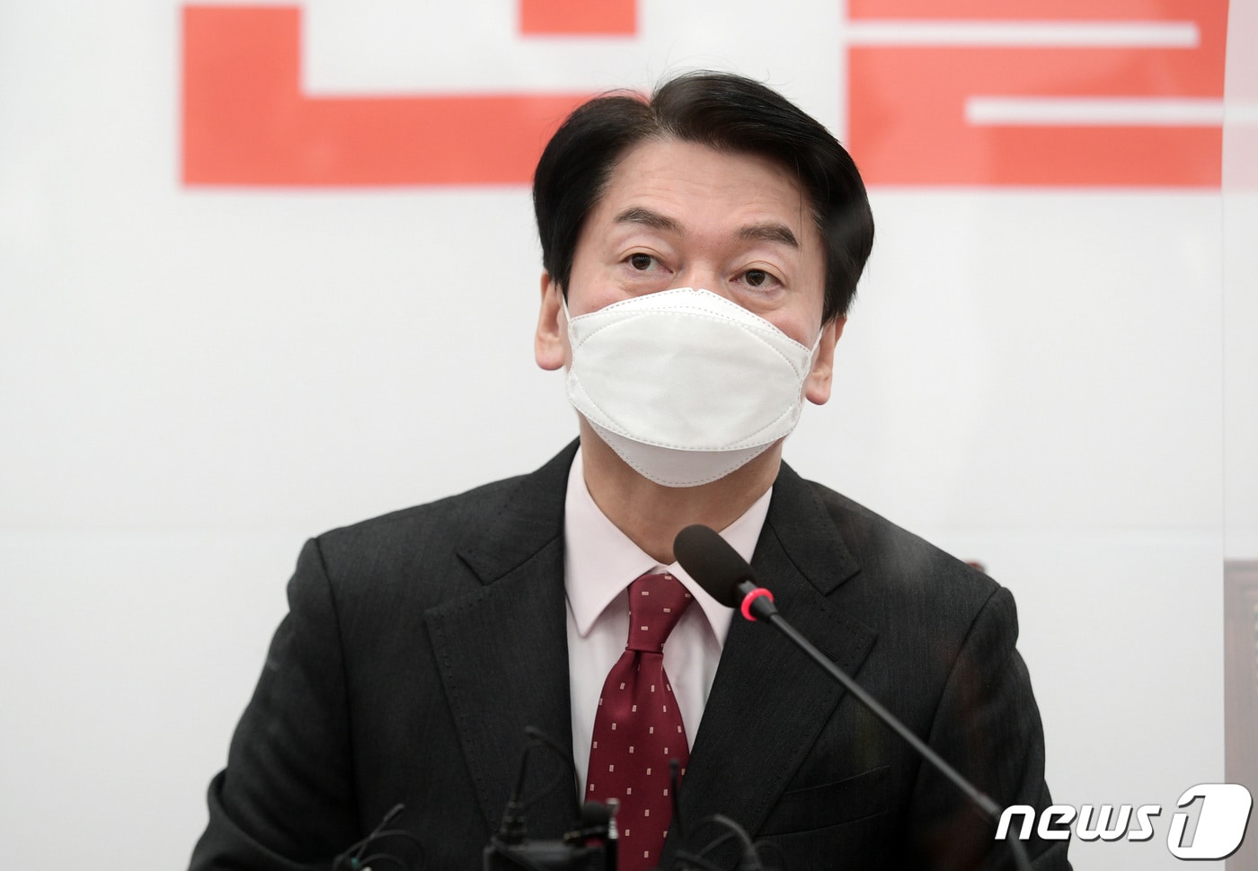 안철수 국민의당 대선후보가 30일 국회에서 열린 중앙선거대책위원회의에 참석해 모두발언을 하고 있다. 2021.12.30/뉴스1 ⓒ News1 구윤성 기자