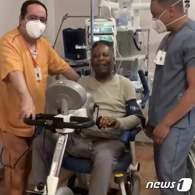 펠레가 지난 9월 21일(현지시간) 브라질의 알베르트 아인슈타인 상파울루 병원에서 치료를 받고 있다. ⓒ 로이터=뉴스1 ⓒ News1 김지현 기자