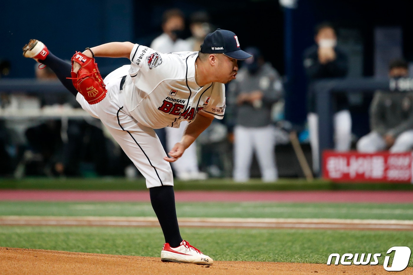 유희관은 두산 베어스와 FA 협상을 마치지 못해 1일부터 시작하는 스프링캠프에 참가하지 못했다. ⓒ 뉴스1