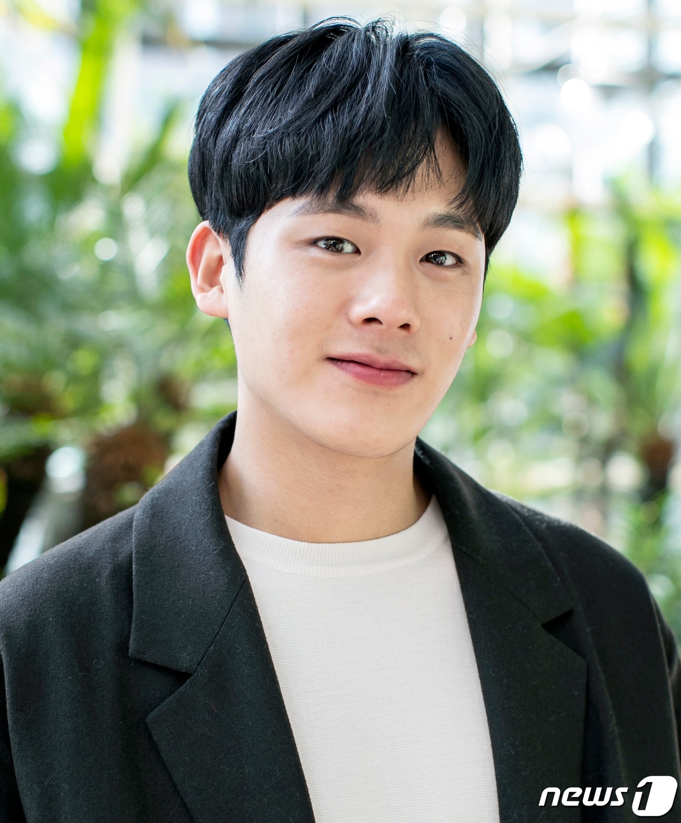 JTBC 수목드라마 ‘런 온’에 출연 중인 탤런트 이정하가 2일 오전 서울 종로구 뉴스1 사옥에서 진행된 인터뷰에 앞서 포즈를 취하고 있다. 2021.2.2/뉴스1 ⓒ News1 김진환 기자