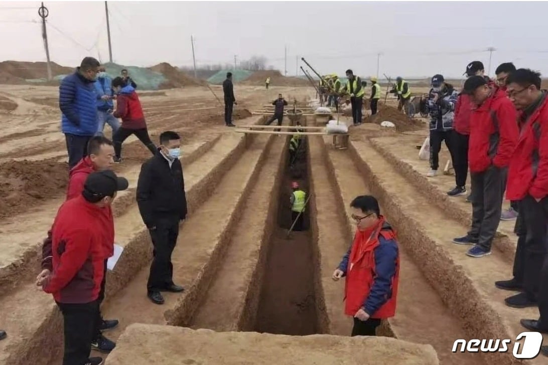 3500기의 고분이 발견되 셴안 공항 확장 공사 현장(웨이보 갈무리)ⓒ 뉴스1