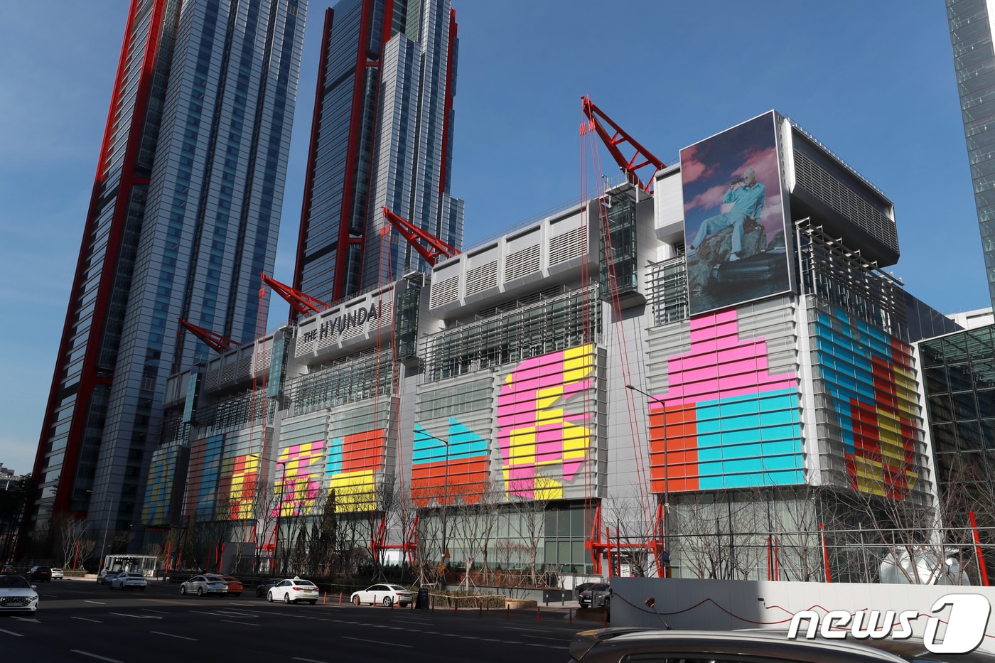 서울 영등포구 여의도 '더현대 서울'의 모습.  ⓒ 뉴스1 구윤성 기자
