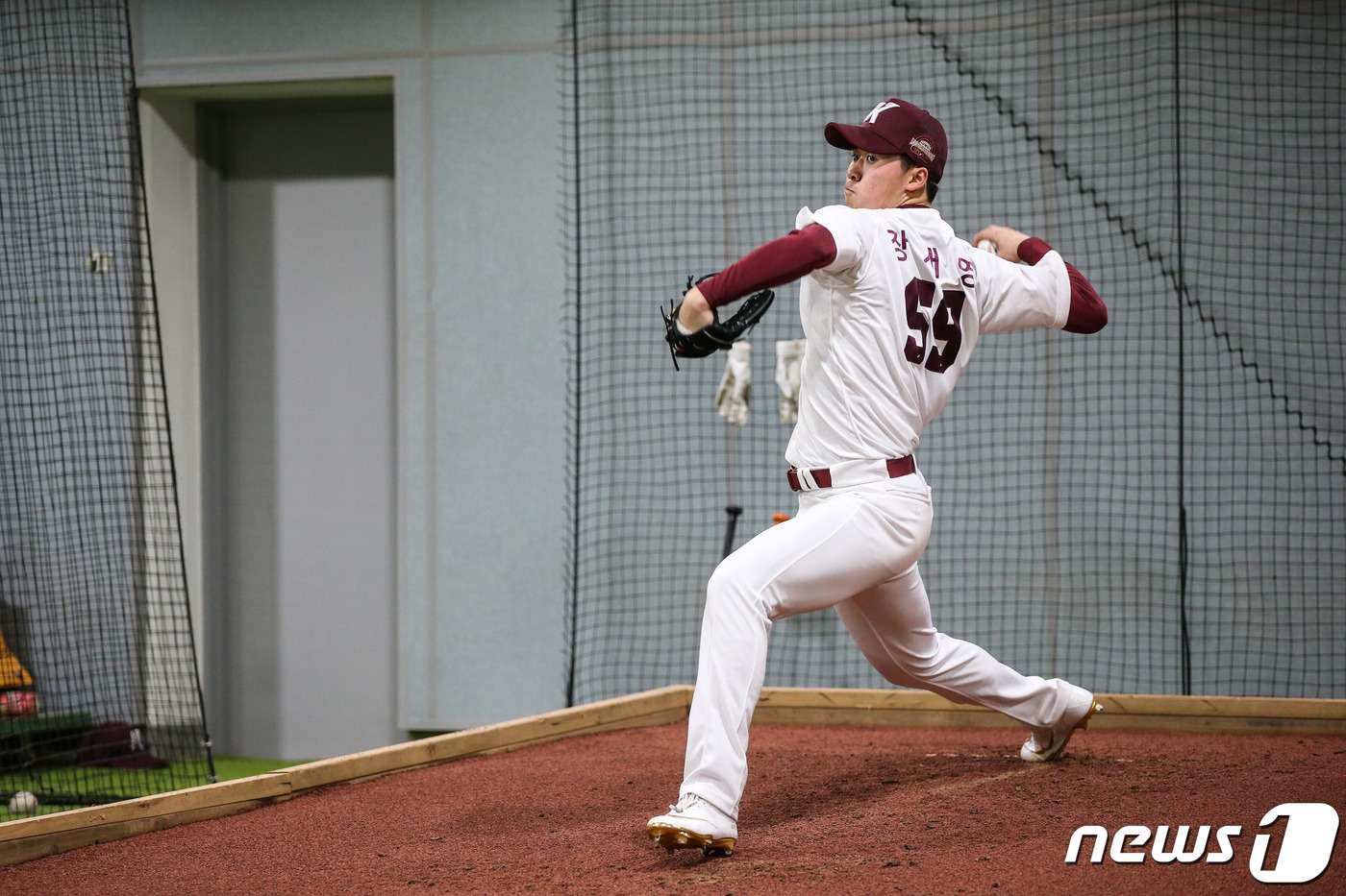 키움 히어로즈 신인 투수 장재영이 5일 서울 고척스카이돔에서 불펜 피칭을 펼치고 있다.(키움 히어로즈 제공) ⓒ 뉴스1