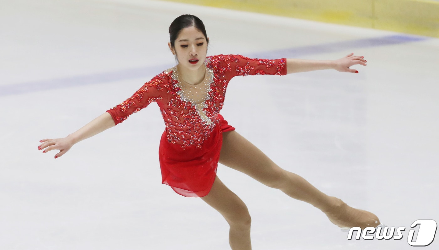 14일 의정부 실내빙상장에서 열린 2020-2021 KB금융 전국남녀 피겨스케이팅 회장배 랭킹대회에서 이해인(세화여고)이 연기를 펼치고 있다. 2021.3.14/뉴스1 ⓒ News1 박지혜 기자