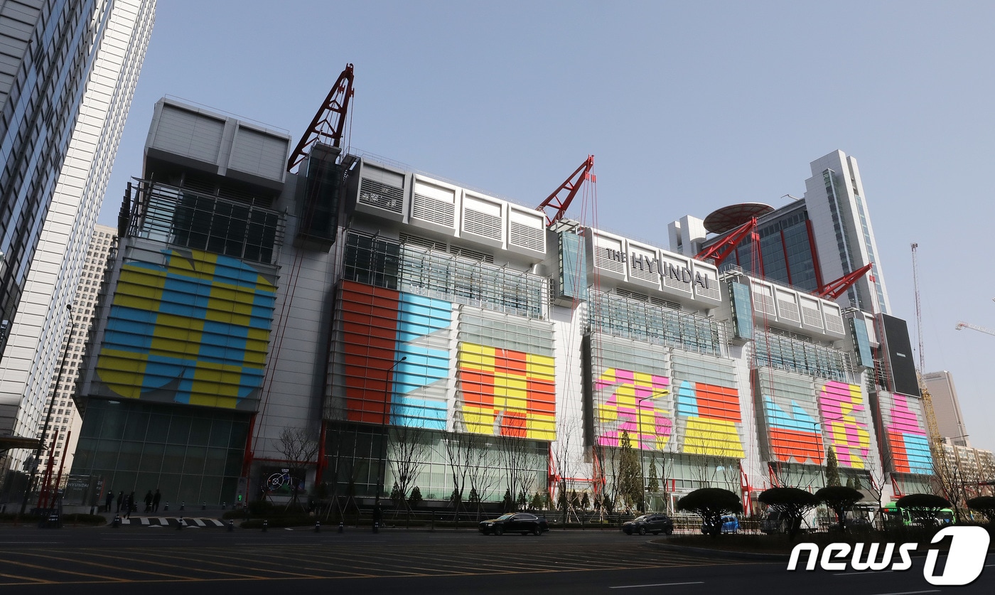  서울 여의도 더현대 서울 전경. 2021.3.16/뉴스1 ⓒ News1 박세연 기자