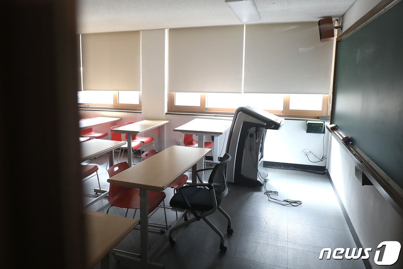 2일 오후 서울 관악구 서울대학교 내 한 강의실이 불이 꺼져있다./뉴스1 ⓒ News1 임세영 기자