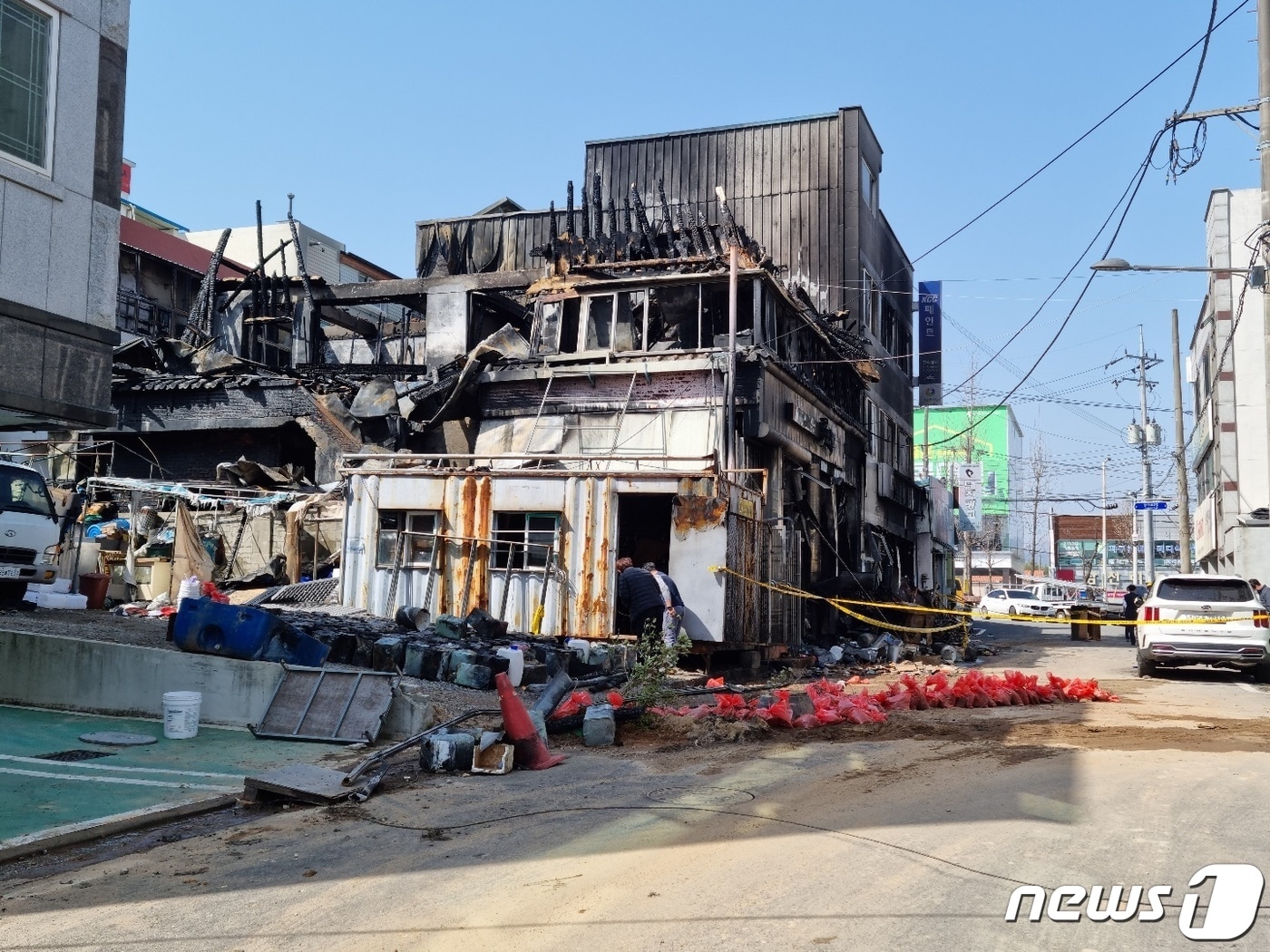 화재가 진압된 후의 연향동 상가.(순천소방서 제공)/뉴스1 ⓒ News1