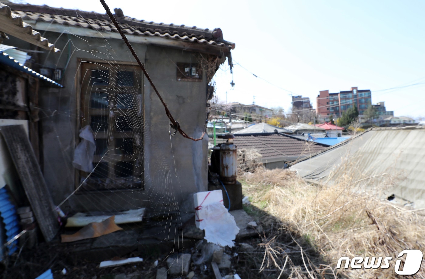 30일 오후 공공재개발 시범사업 2차 후보지가 낙후된 모습을 보이고 있다. (사진은 기사 내용과 무관함) 2021.3.30 ⓒ 뉴스1 박정호 기자
