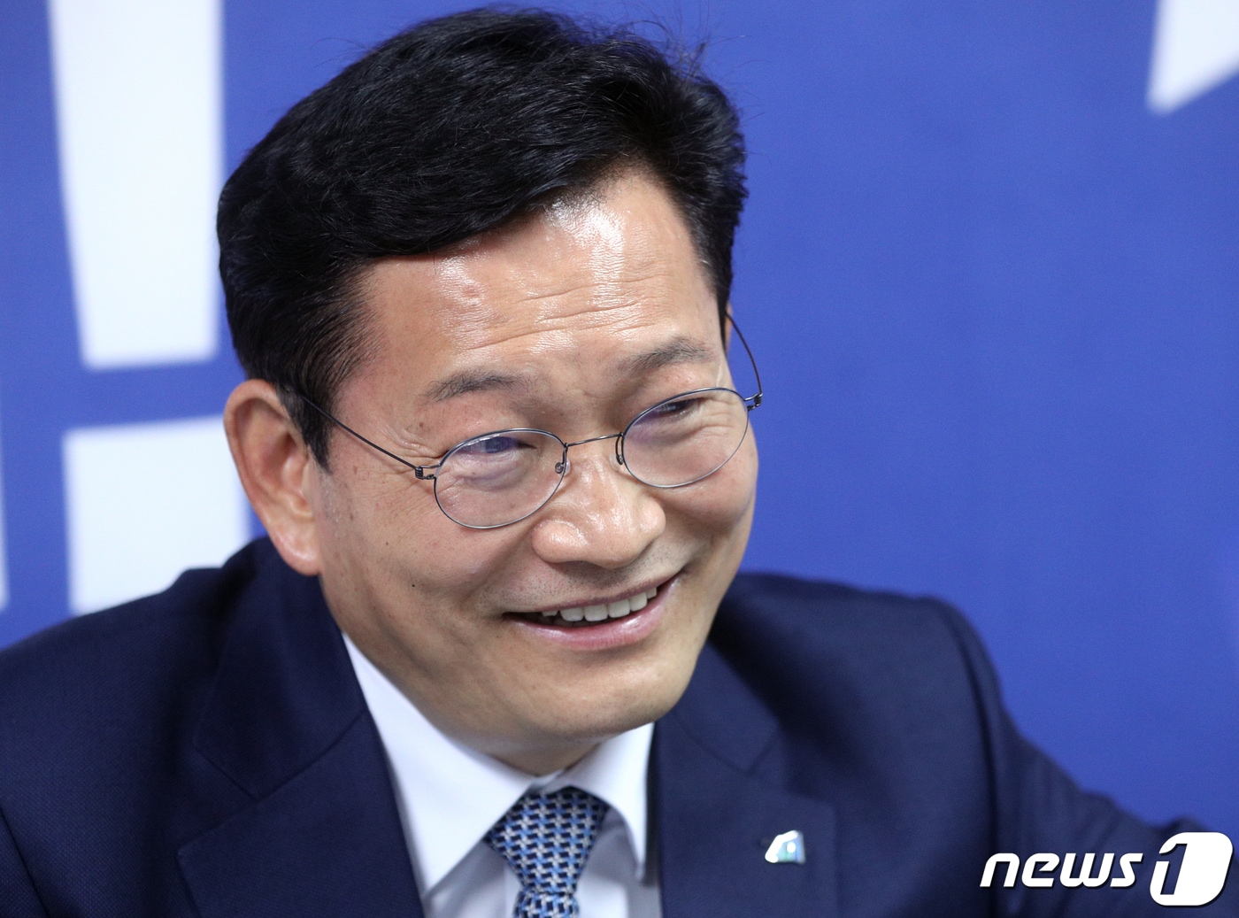 송영길 더불어민주당 당대표 후보자가 18일 서울 여의도에 마련된 자신의 캠프에서 뉴스1과 인터뷰를 하고 있다. 2021.4.18/뉴스1 ⓒ News1 신웅수 기자