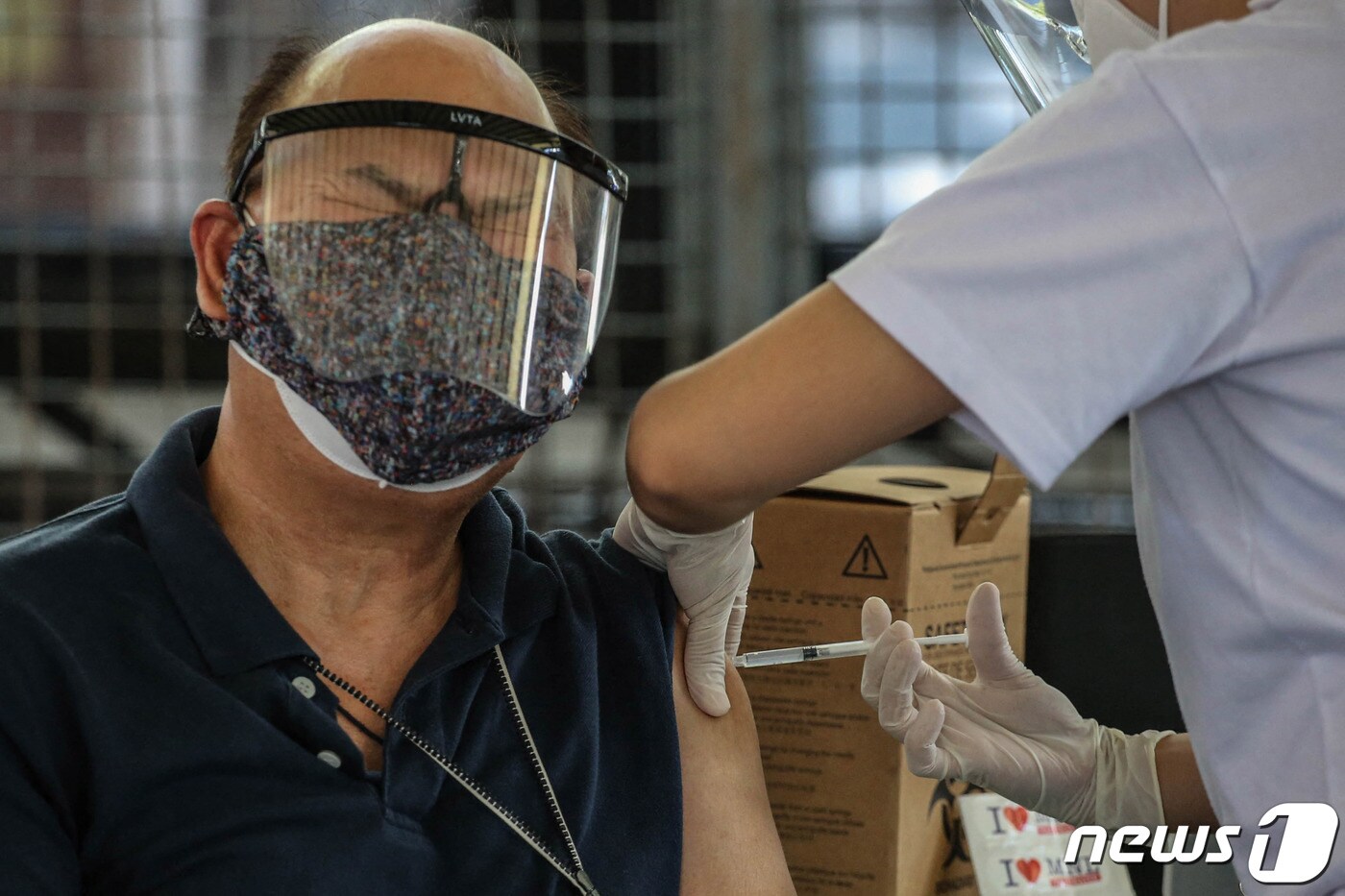 필리핀에서 코로나19 백신 접종이 이뤄지고 있다. ⓒ AFP=뉴스1
