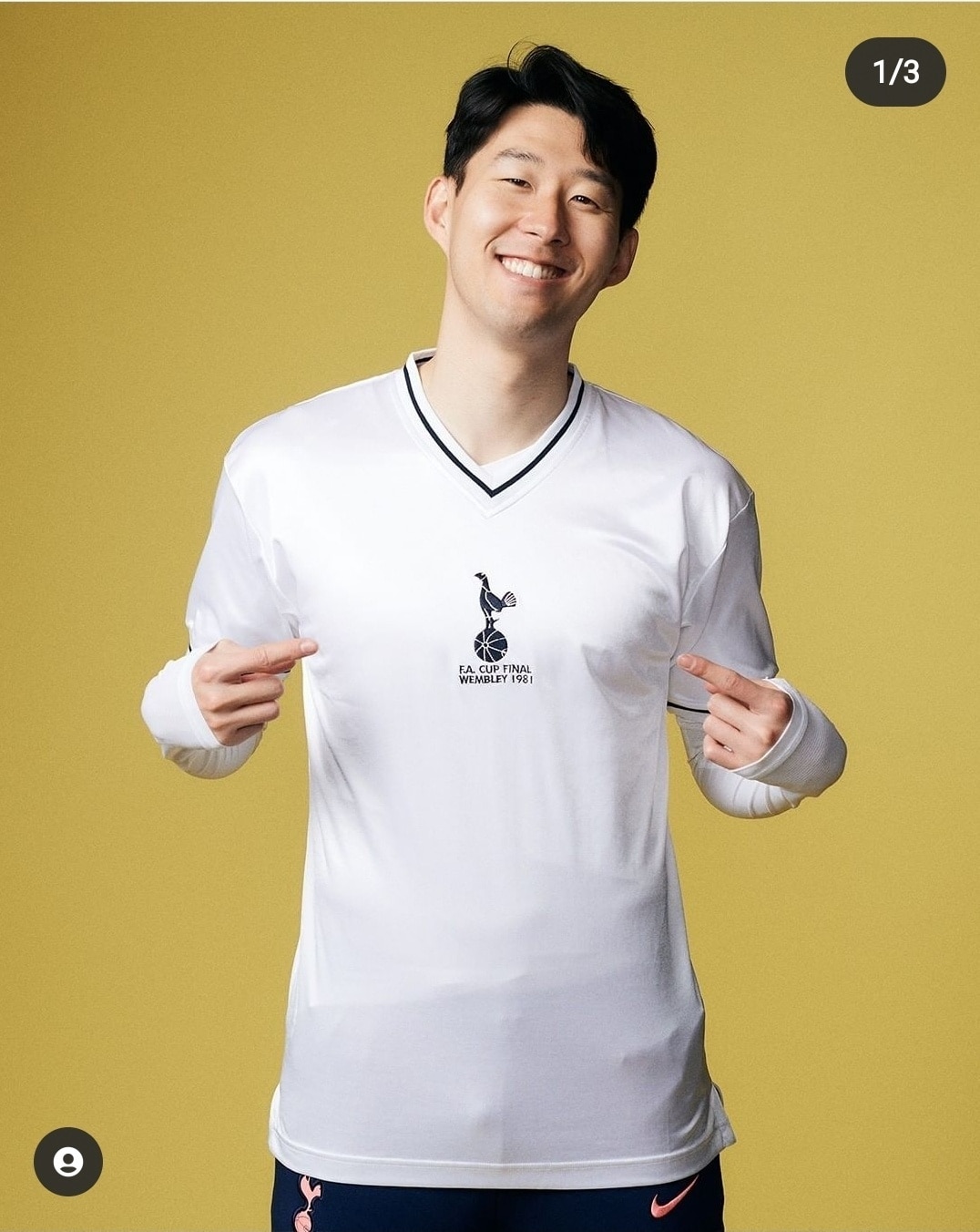 수탉 로고 100주년 유니폼을 입은 손흥민. (토트넘 홋스퍼 구단 SNS ) ⓒ 뉴스1