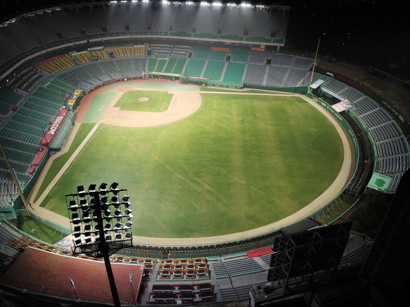 인천 SSG 랜더스필드 야간 전경. SSG 랜더스 제공ⓒ 뉴스1